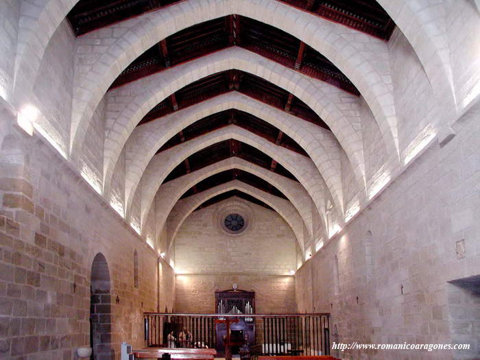 NAVE Y BVEDAS HACIA LOS PIES DEL TEMPLO